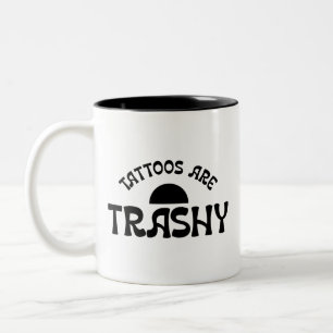 Tattoos sind Müll Kräftige schwarze typografische  Zweifarbige Tasse