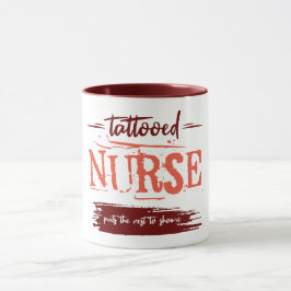 Tattootische Krankenschwester schändet die Erholun Tasse