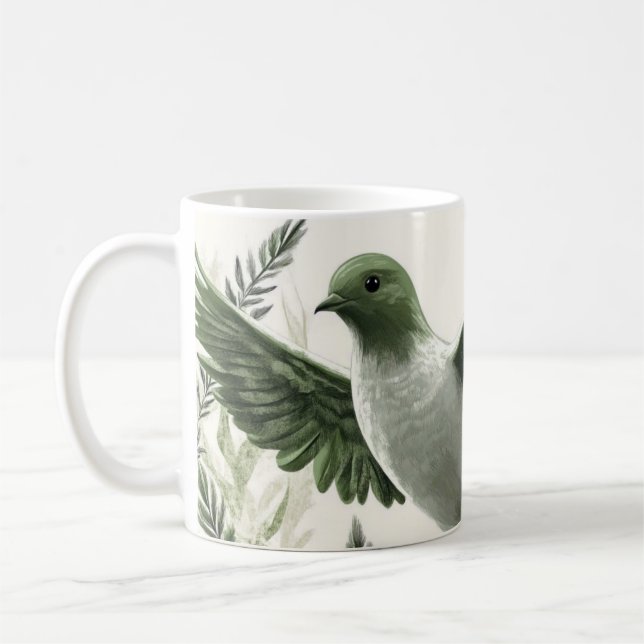 Taube oder Vogel fliegt zwischen Laub Kaffeetasse (Links)