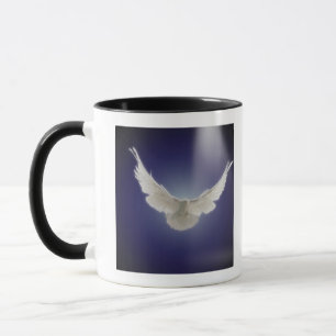 Taubenfliegen durch Lichtstrahl Tasse