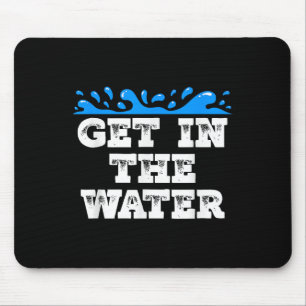 Tauchen Sie ein in den Wasserschwimmertrainer Mousepad