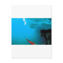 Tauchen unter einer Welle in Rapa Nui