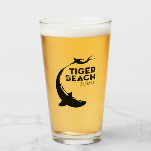 Tauchen von Haifischen am Tiger Beach Glas