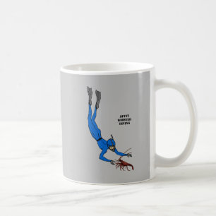 Taucher beim Fang einer Languste beim Freediving Kaffeetasse