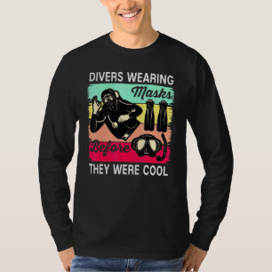 Taucher, die Masken tragen, bevor sie Coole Scuba  T-Shirt
