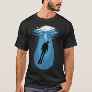 Taucher im Ozean Taucher beim Tauchen T-Shirt