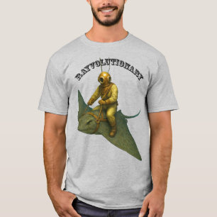 Tauchhelm-Taucher reitet auf einem riesigen Stache T-Shirt