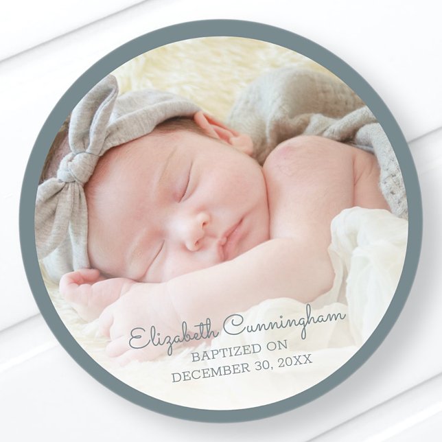 Taufe für sie | Simple Baby Girl Foto Runder Aufkleber (Von Creator hochgeladen)