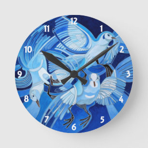 Taumeltauben in Cerulean Blue Runde Wanduhr