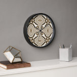 Taupe Beige Brown Schwarz-weiße Bohemische Kunst Uhr<br><div class="desc">Schönes, zeitgenössisches, beige-braunes, schwarzes und weißes Bohemisches Mosaikmuster. Modernes, modernes, eklektisches und trendiges Design für den künstlerischen Zuhause-Innendekorator oder künstlerische angesagte Trendsetter, Vintage Retro-Art-Stil oder abstrakt geometrischer Motiv-Liebhaber. Erhältlich auf einer Vielzahl von beliebten Zuhause Dekorakzenten und trendigen Mode inspiriert Accessoires für die Dekoration des Wohn- oder Familienzimmers Ihrer Zuhause, der...</div>