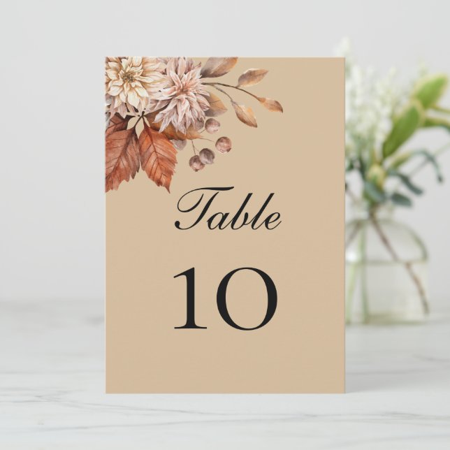 Taupe Boho Floral Wedding Tischnummer Cards (Stehend Vorderseite)