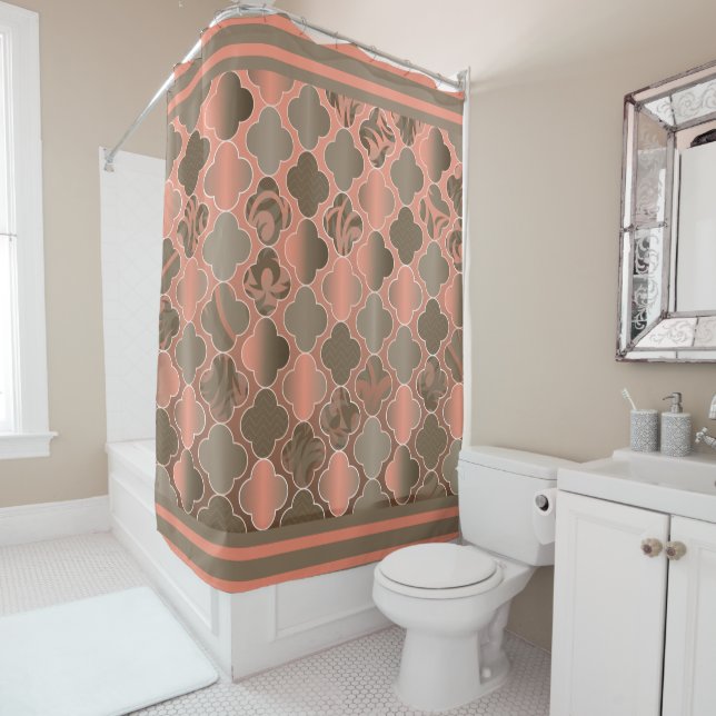 Taupe Brown und Pfirsich Quatrefoil Muster Duschvorhang (Beispiel)