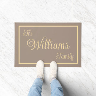 Taupe Elegant Script Family Name Welcome Gift Fußmatte
