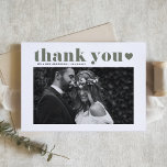 Taupe Green Retro Typografy Wedding Vielen Dank Postkarte<br><div class="desc">Mit unserer Postcard, die Ihnen eine Retro-Typografie in taupe green verleiht, bedanken wir uns für Ihre stilvolle Dankbarkeit. Dieses schicke Design verbindet Nostalgie mit moderner Touch und ist somit der ideale Weg, um Ihren Gästen für ihren besonderen Tag zu danken. Personalisieren Sie diese, indem Sie Ihre Daten hinzufügen. Machen Sie...</div>