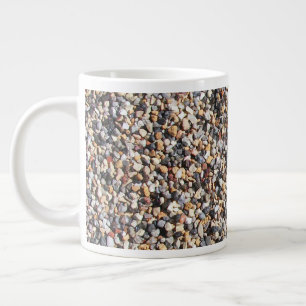 Tausende von Tiny Rocks Jumbo-Tasse