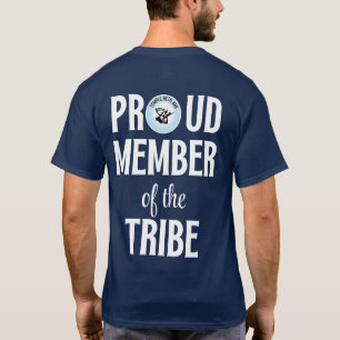 TBA Stolzes Mitglied des Stammeweißen Schriftartes T-Shirt