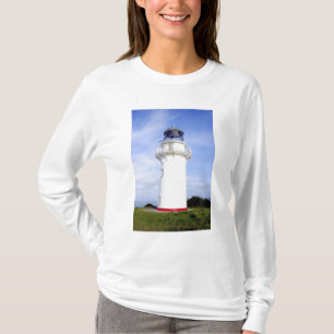 Te Araroa, Neuseeland. Ein Leuchtturm gibt T-Shirt