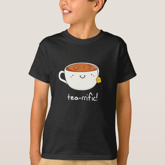 Tea-Rific Funny Cup of Tea Pun Dark BG T-Shirt (Vorderseite)