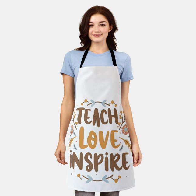 Teach, Liebe, Inspirier Geschenktypografie Schürze (Getragen)