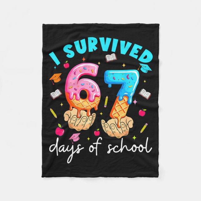 Teacher I Survived 67 Days Of School Funny Meme Ba Fleecedecke (Vorderseite)