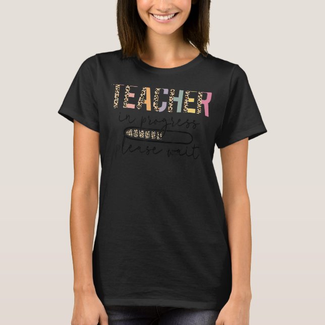 Teacher In Progress Please Wait Leopard Teacher T-Shirt (Vorderseite)