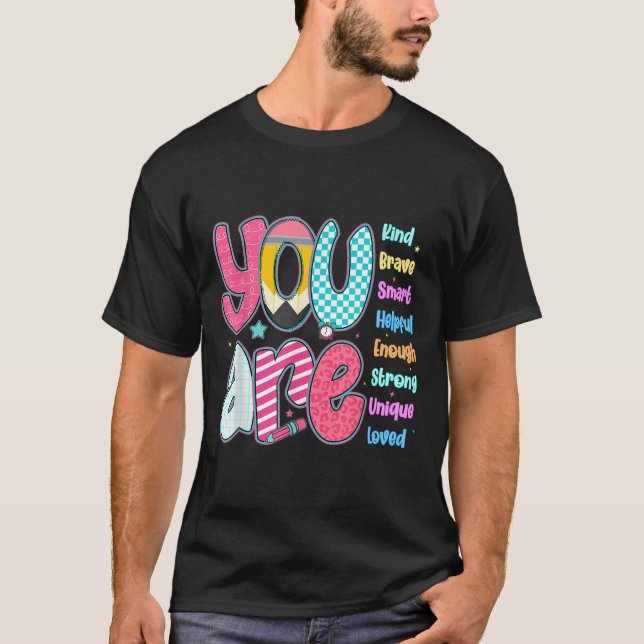 Teacher You Are Smart Brave Strong Kind Loved Moti T-Shirt (Vorderseite)