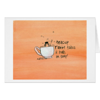 Teacup-Kaninchen nimmt ein Bad. In der Seife!