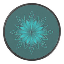 Tealblatt-Mandala-Design auf Dunkelzyan