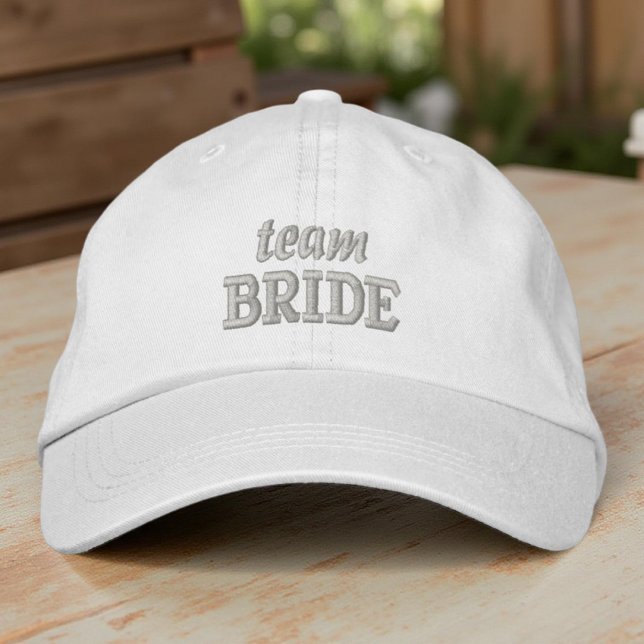 Team Braut Moderne Einfache Typografie Hochzeit Bestickte Baseballkappe (Von Creator hochgeladen)