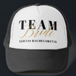 TEAM-BRAUT TRUCKERKAPPE<br><div class="desc">Moderner Entwurf für das noblere bachelorette. Goldeffekt mit Raum für den Brautnamen. Teil einer Sammlung.</div>