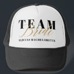 TEAM-BRAUT TRUCKERKAPPE<br><div class="desc">Moderner Entwurf für das noblere bachelorette. Goldeffekt mit Raum für den Brautnamen. Teil einer Sammlung.</div>