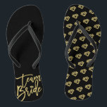 Team Bride Diamonds Brautparty Wedding Dreh Flop Flip Flops<br><div class="desc">Mit Fett*fa*tin entworfen. Einfach mit eigenen Texten,  Fotos oder Bildern anpassen. Für individuelle Anfragen wenden Sie sich bitte direkt an fat*fa*tin. Es gelten benutzerdefinierte Gebühren. www.zazzle.com/fat_fa_tin www.zazzle.com/color_therapy www.zazzle.com/fatfatin_blue_knot www.zazzle.com/fatfatin_red_knot www.zazzle.com/fatfatin_mini_me www.zazzle.com/fatfatin_box www.zazzle.com/fatfatin_design www.zazzle.com/fatfatin_ink</div>