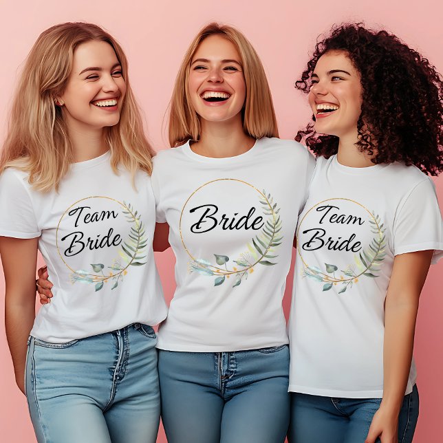 Team Bride - Elegantes Blumendesign T-Shirt (Von Creator hochgeladen)