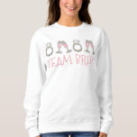 TEAM BRIDE Pink Champagne Diamond Ring Sweatshirt<br><div class="desc">Mit TEAM BRIDE in einem lustigen Schriftart präsentiert sich ein origineller Marker eines glänzenden Diamantrings und zwei Gläser blubbly pink champagne. Ideal für Verlobungen, Hochzeiten, Brautpartys, Junggeselinnen-Abschiede und mehr! Der Designer ist verfügbar, um benutzerdefinierte Designs zu erstellen und hochzuladen, um den Farben und Themen Ihrer Hochzeit zu entsprechen - klicken...</div>
