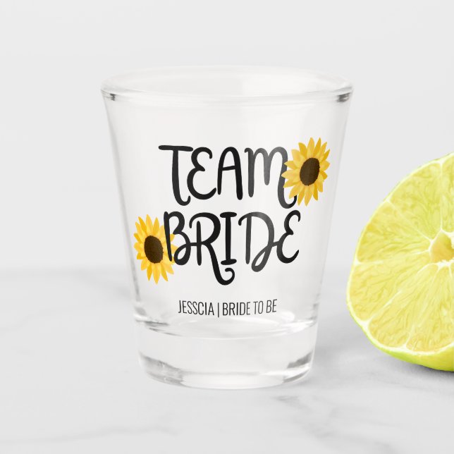 Team Bride Sunflower Bachelorette Bridesmaid Schnapsglas (Vorderseite)