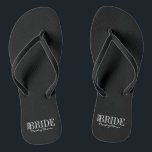 Team Bride Trauzeugin Brautparty Flip Flops<br><div class="desc">Personalisieren Sie den benutzerdefinierten Text oben. Weitere Koordinierungsaufgaben finden Sie in unserer Kollektion "For Team Bride".</div>