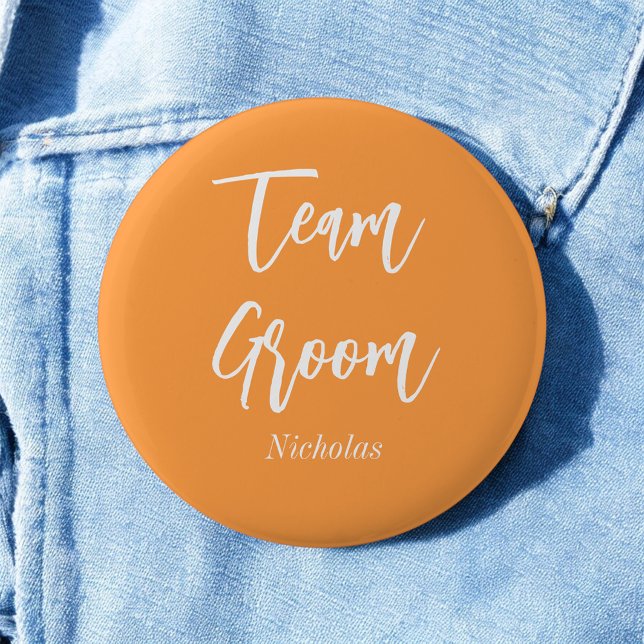 Team Groom Orange White Wedding Button (Von Creator hochgeladen)