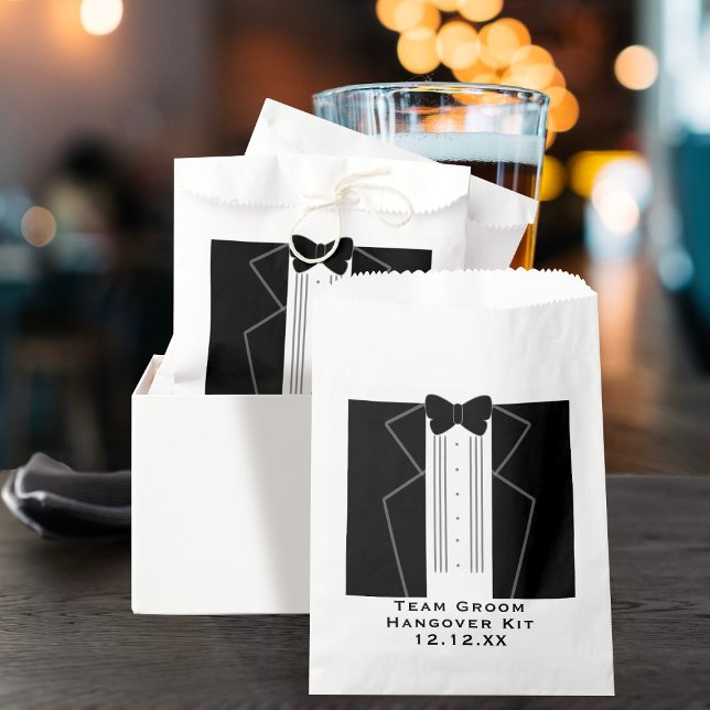 Team Groom Tuxedo Hangover Kit Gastgeschenk Hochze Geschenktütchen (Fun favor bag for your bachelor party! Just add your details and fill with cures)