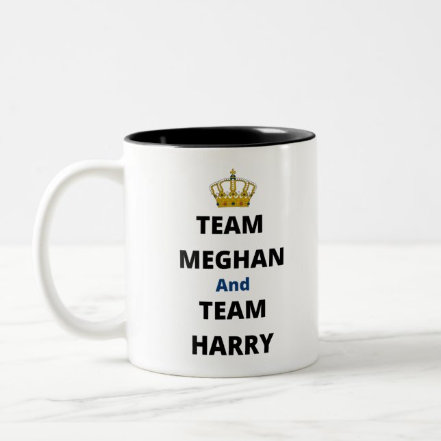 Team Meghan und Team Harry Zweifarbige Tasse (Links)
