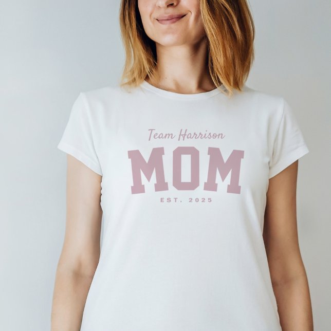 Team Mom niedlich personalisiert pink T-Shirt (Von Creator hochgeladen)
