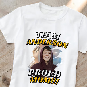Team [Nachname] Stolze Mutter Abschlussfoto T-Shirt