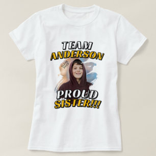 Team [Nachname] Stolze Schwester Abschlussfoto T-Shirt