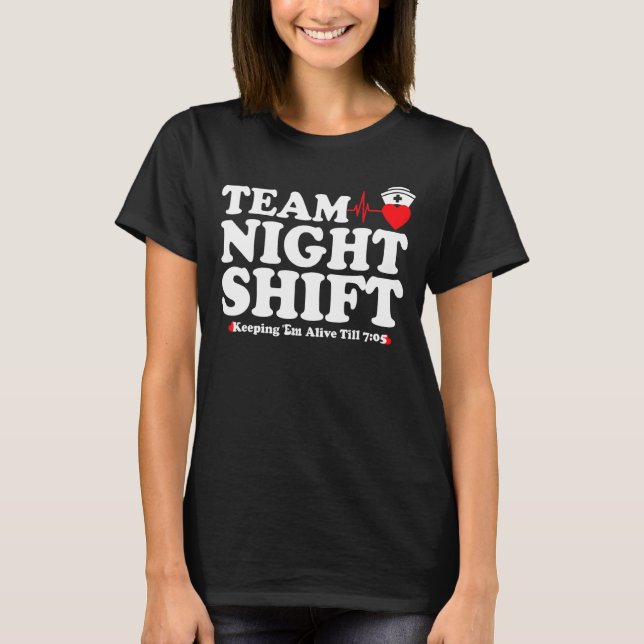 Team Night Shift Keepin Em Alive RN LPN CAN Nurs T-Shirt (Vorderseite)