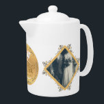 Teapot<br><div class="desc">Suchen Sie nach dieser einzigartigen,  originellen Grafik,  50. Hochzeitstag entworfen Porzellan Teekanne für sie? Dann könnte es sein,  ein goldenes Herz-Medaillon-Bild auf diesem beeindruckend bedruckten Teekessel! Sie werden das ganze Jahr über begeistert sein:)</div>