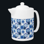 Teapot-Blue Tile<br><div class="desc">Dieser Teekessel ist in Weiß mit einem schönen Imitat blau Aquarellkachel bedruckt. Mittlere Größe angezeigt. Passen Sie dieses Objekt an oder kaufen Sie, wie es ist. Stock Print freepik.com</div>