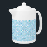 Teapot-Blue Tile<br><div class="desc">Dieser Teekessel ist in Weiß mit einem hübschen Imitat in blauen Kacheln gedruckt. Mittlere Größe angezeigt. Passen Sie dieses Objekt an oder kaufen Sie, wie es ist. Stock Print freepik.com</div>