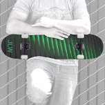 Techno Cyber Green Stripes Black Skateboard<br><div class="desc">Lebhafte,  hellgrüne und schwarze Streifen scheinen im Dunkeln wie Neonlichter zu leuchten. Es ist elegant und brillant mit einem High-Tech-futuristischen Cyberspace-abstrakten Design. Personalisieren Sie es mit Initials. Dieses Bild ist eine Originalfotografie von JLW_FOTOGRAFIE.</div>