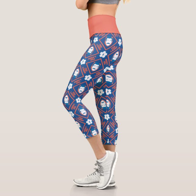 Ted Lasso | Gesichts- und Kugelmuster Capri Leggings (Links)