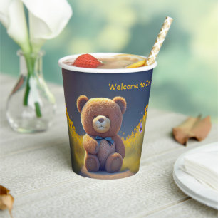 Teddy Bär auf der Wiese, niedlicher Brauch Pappbecher