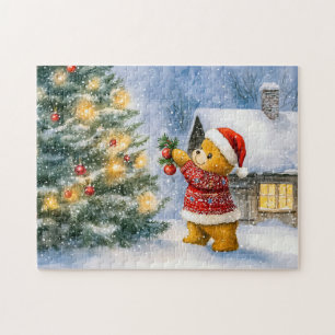 Teddy Bear Dekorieren eines Weihnachtsbaumes im Sc